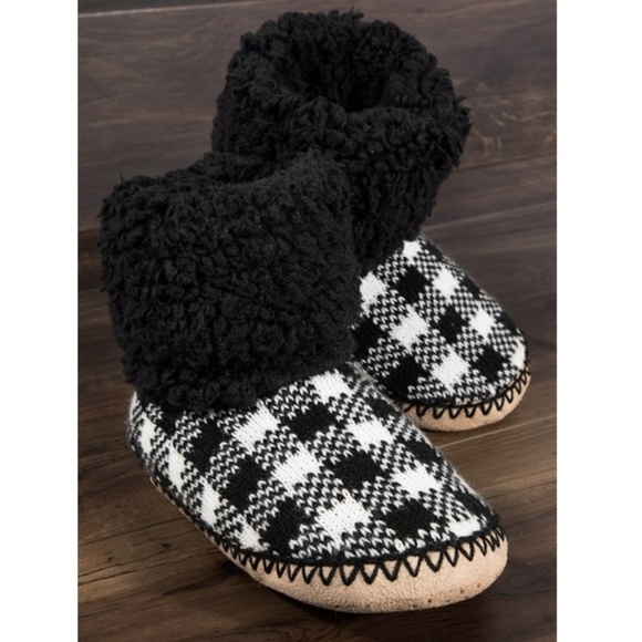 Shoes - New! Black Buffalo Plaid Sherpa Lined Slippers